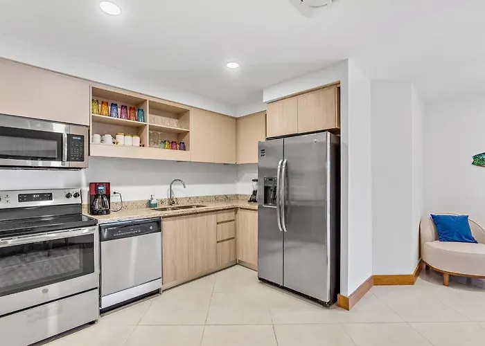 Pen16 Luxury 3bd In Excl Complex Apartment